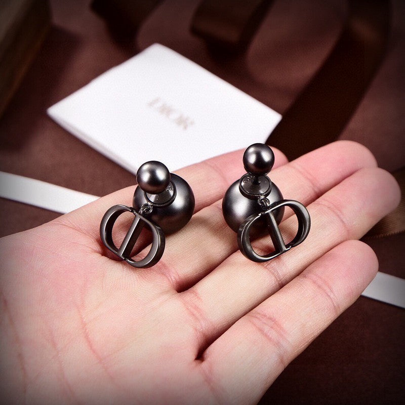 Dior Tribales Grey Pearl 18K Gold Earrings