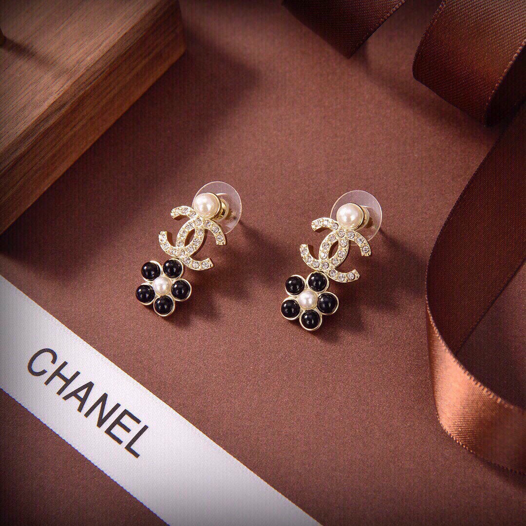 Chanel Butterfly Pendant 18K Gold Earrings
