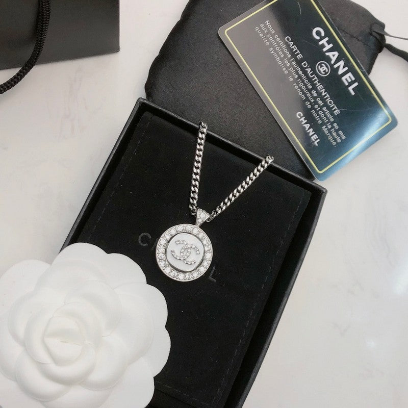 Chanel Black & White Diamond Gold 18K Gold Necklace