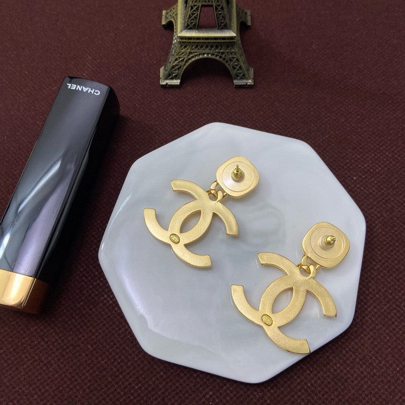 Chanel Pearl 18K Yellow Gold Earrings