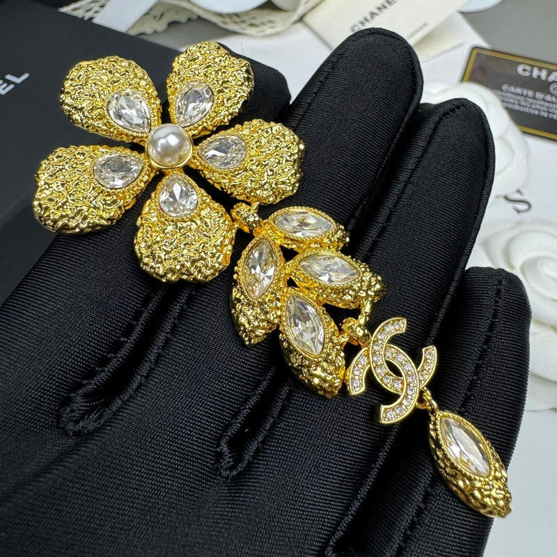 Chanel 26C Flower Crystal Drop Gold 18K Gold Brooch