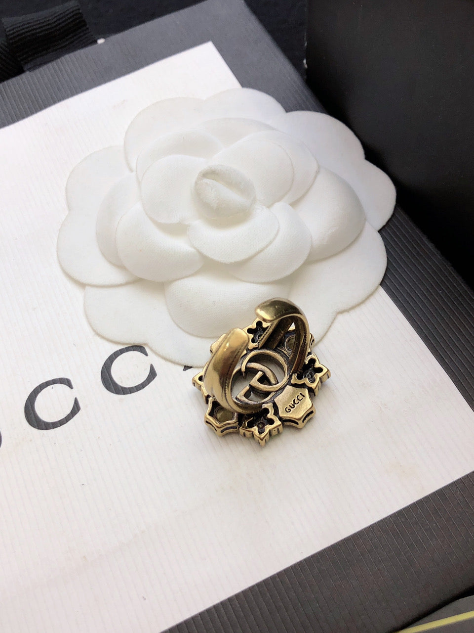 Gucci Double Crystal Flower 18K Gold Ring