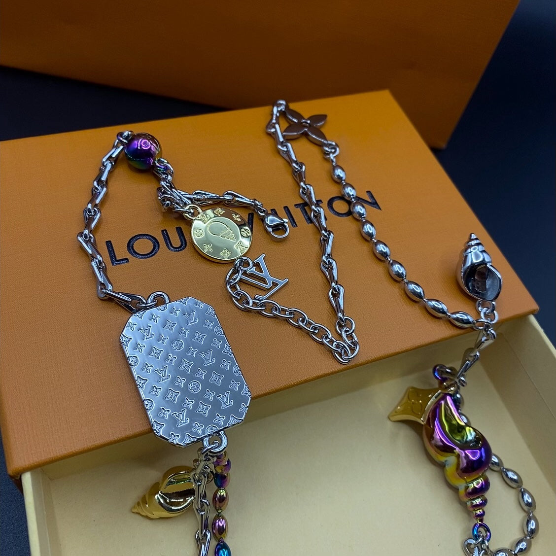 Louis Vuitton Shell 18K Gold Necklace