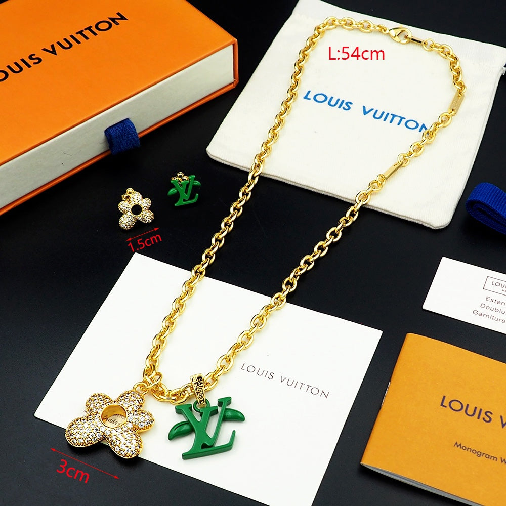 Louis Vuitton Blooming Pendant 18K Gold Necklace