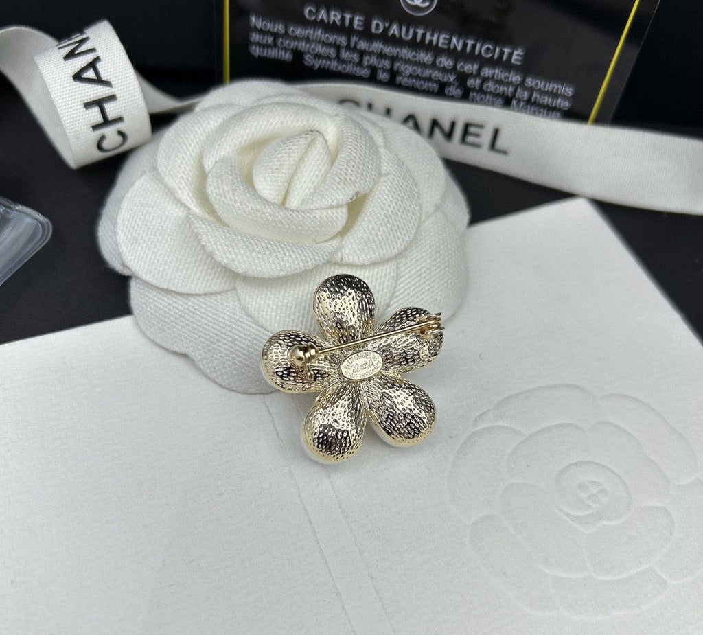 Chanel Pearls 18K Gold Brooch