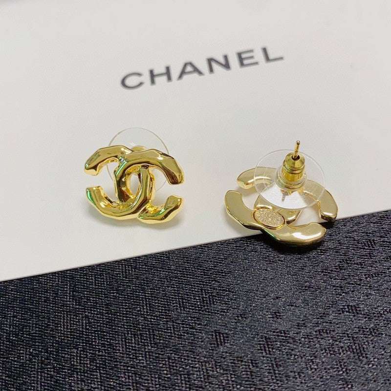 Chanel Gold 18K Gold Earrings