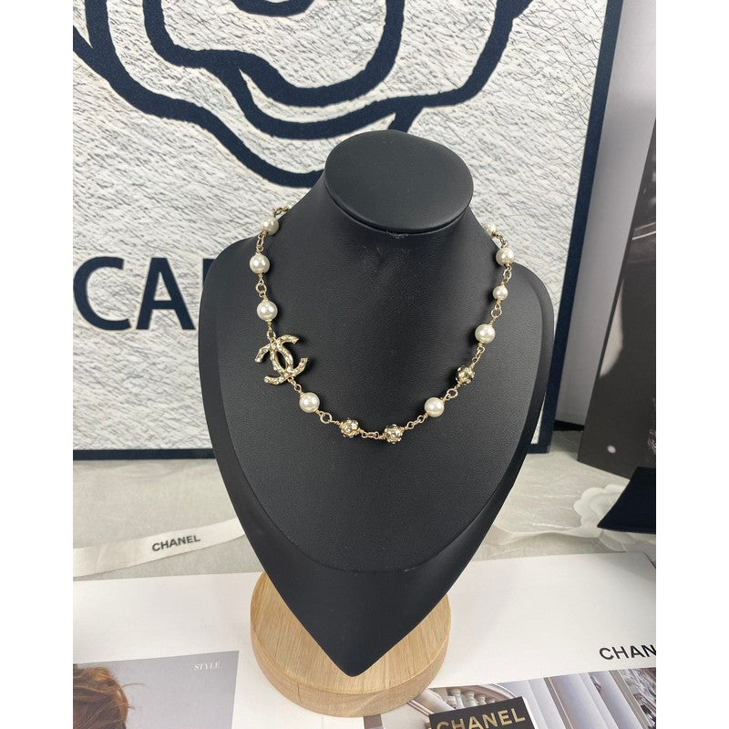 Chanel White Pearls 18K Gold Necklace