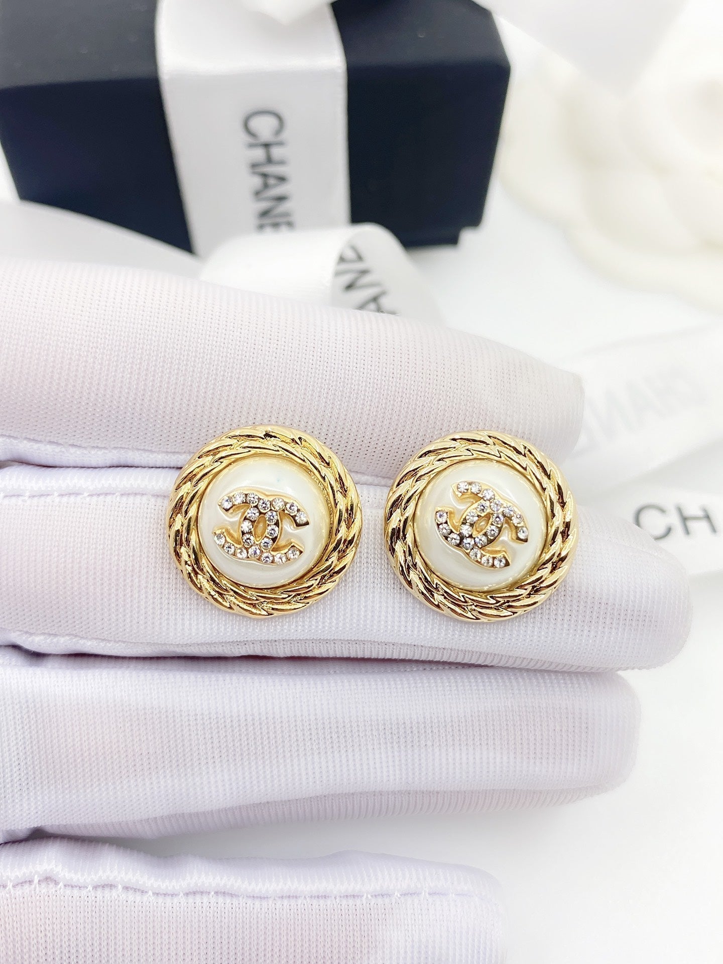 Chanel White Pearl 18K Gold Earrings