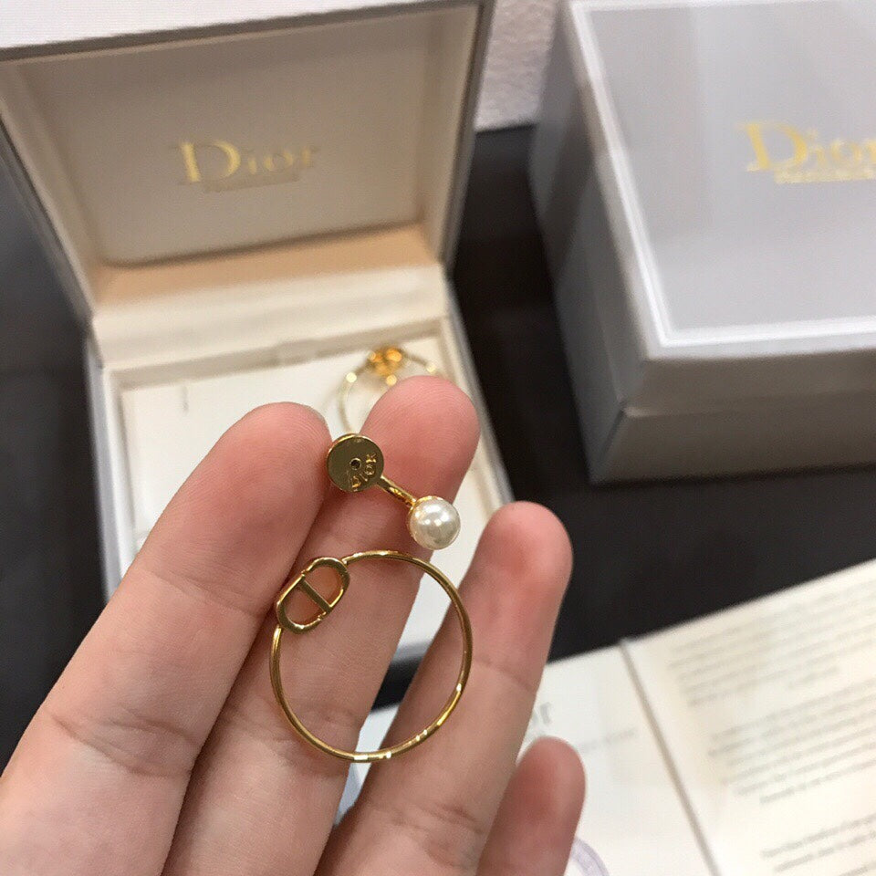 Dior 30 Montaigne Pearl 18K Gold Earrings
