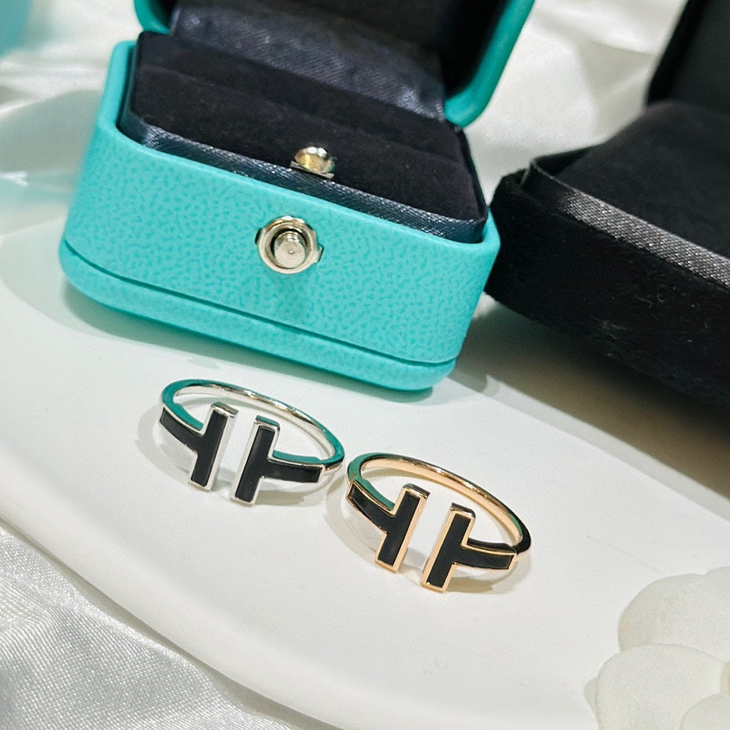 Tiffany Black Onyx Wire 18K Gold Ring
