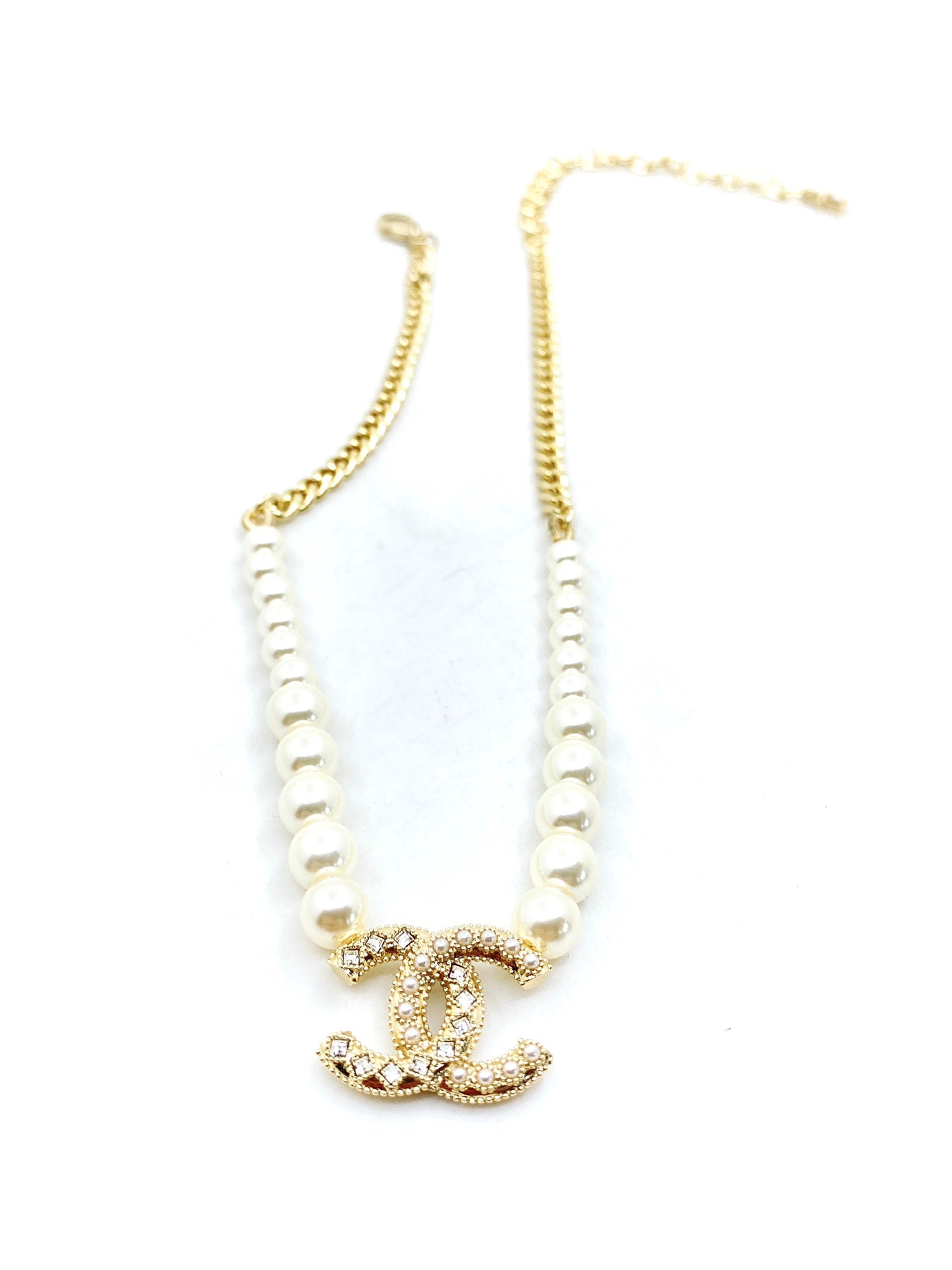 Chanel Pearls Choker 18K Gold Necklace