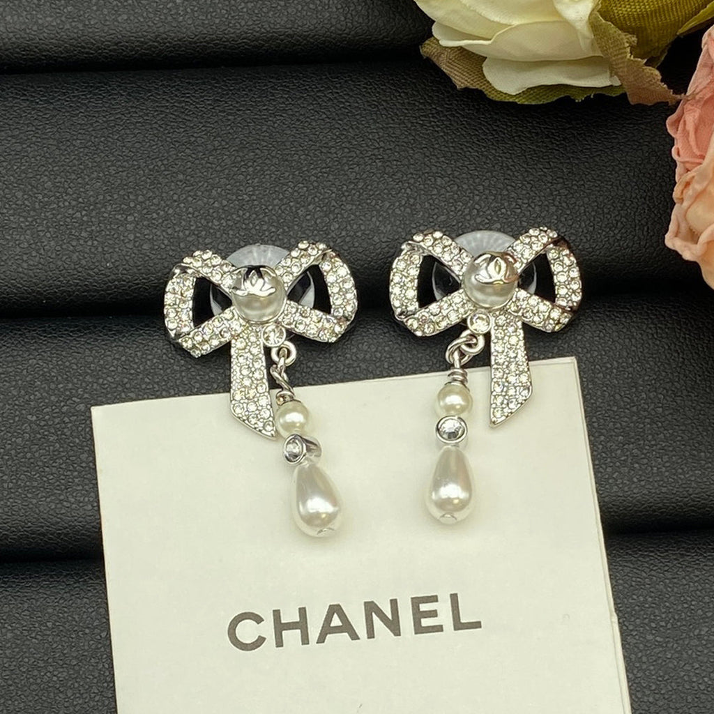 Chanel Butterfly Pearl 18K Gold Earrings