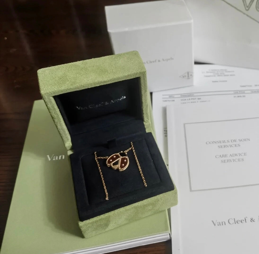 Lucky Spring Pendant 18K Gold Necklace