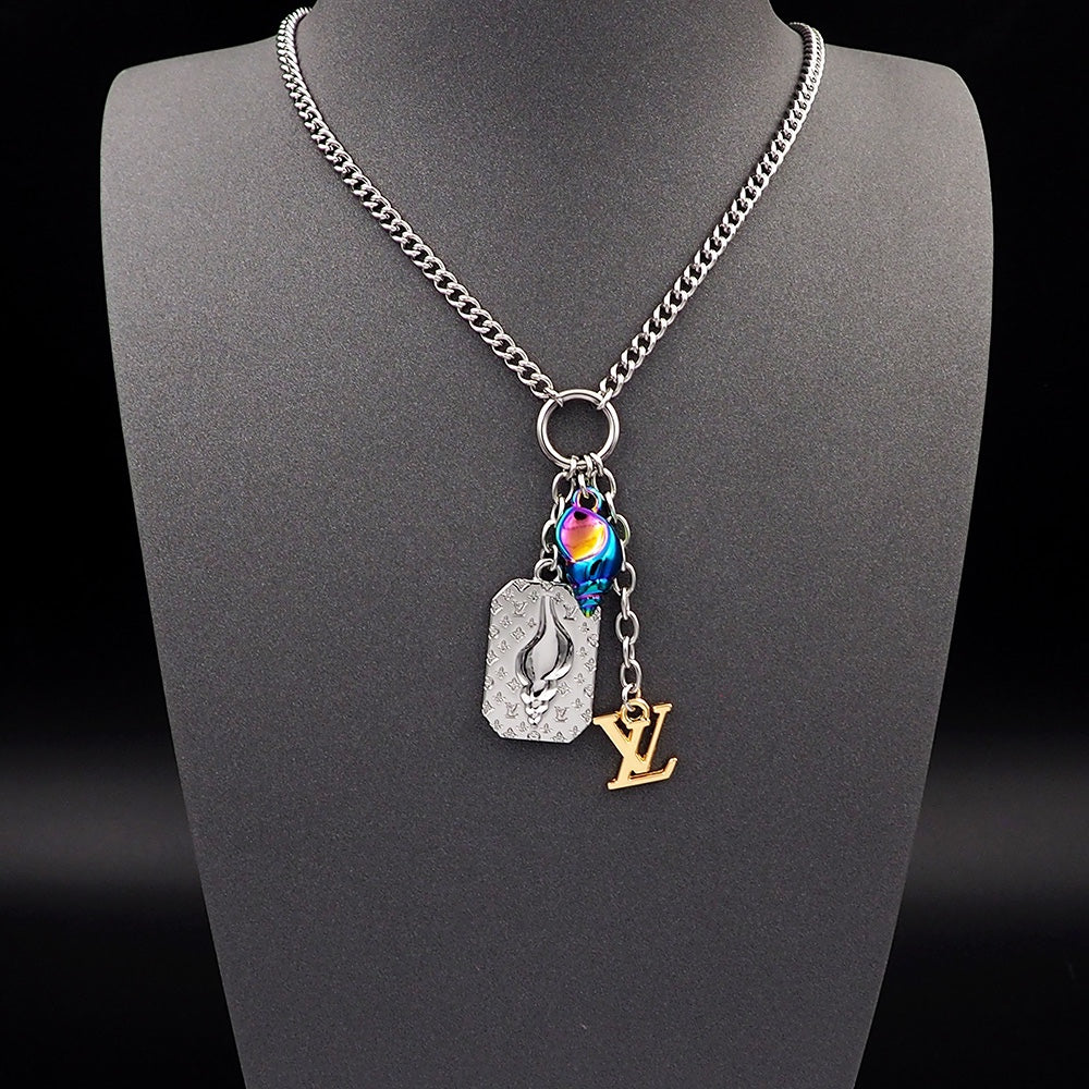 Louis Vuitton Shell 18K Gold Necklace