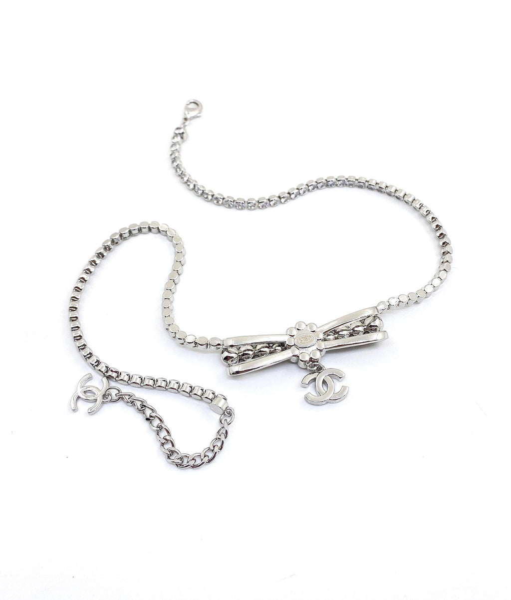 Chanel Diamonds Bow Tie 18K Gold Necklace