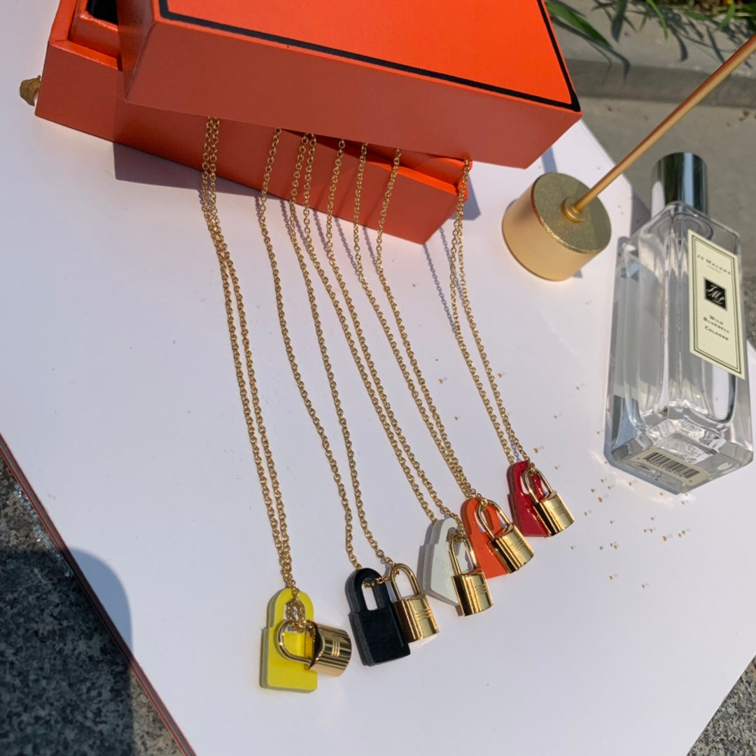 Hermes O'Kelly Pendant 18K Gold Necklace