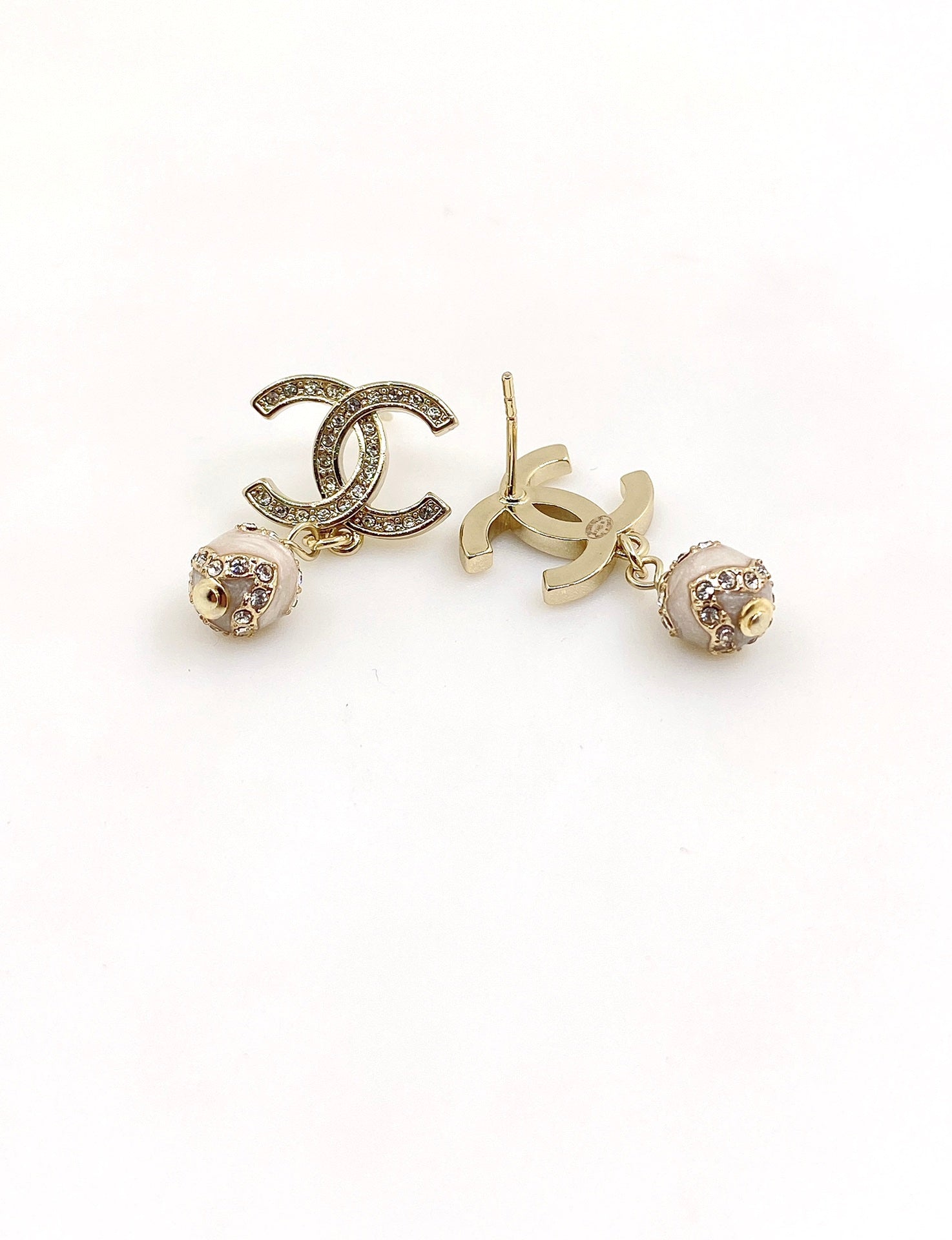 Chanel Pearl Pendant 18K Gold Earrings
