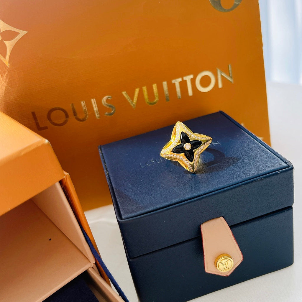 Louis Vuitton Ever Blossom 18K Gold Ring