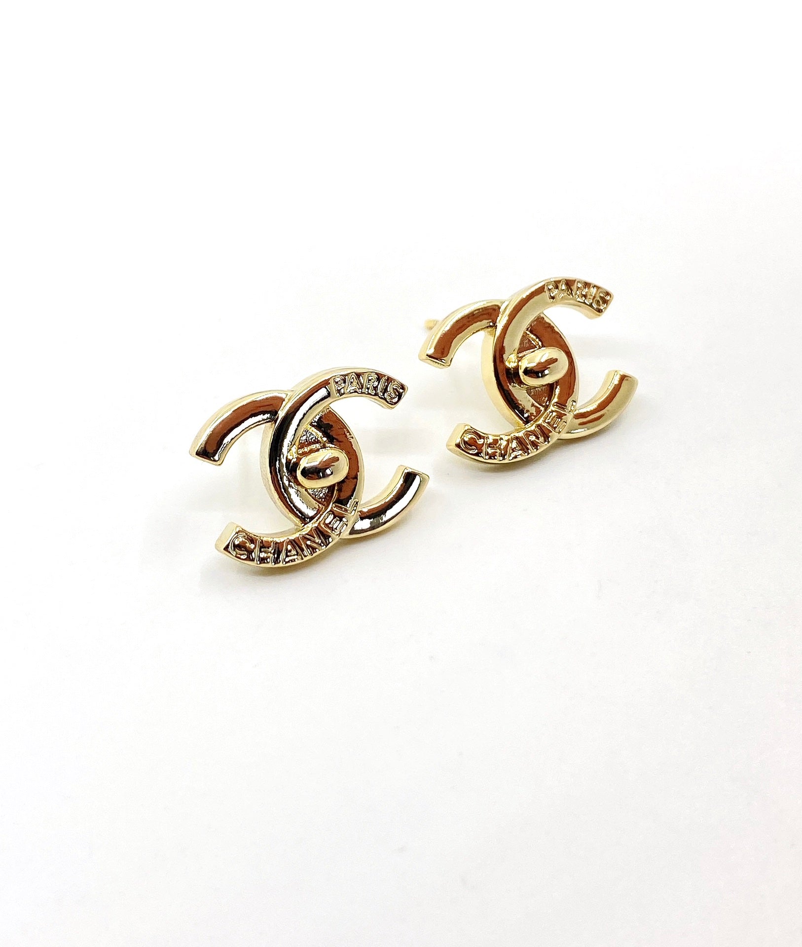 Chanel Gold 18K Gold Earrings