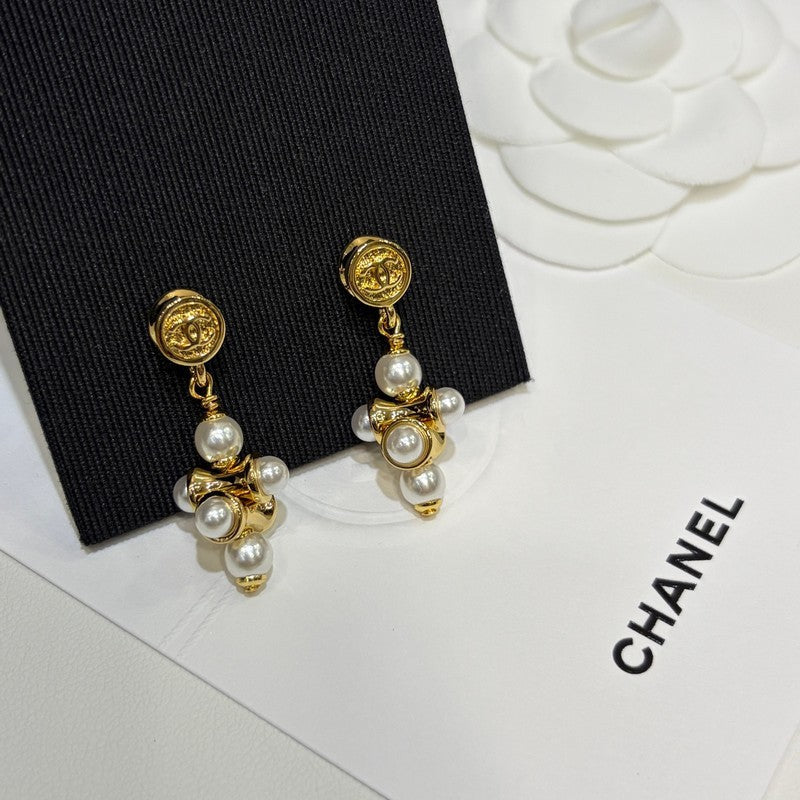 Chanel Grape Pearl Gold 18K Gold Earrings