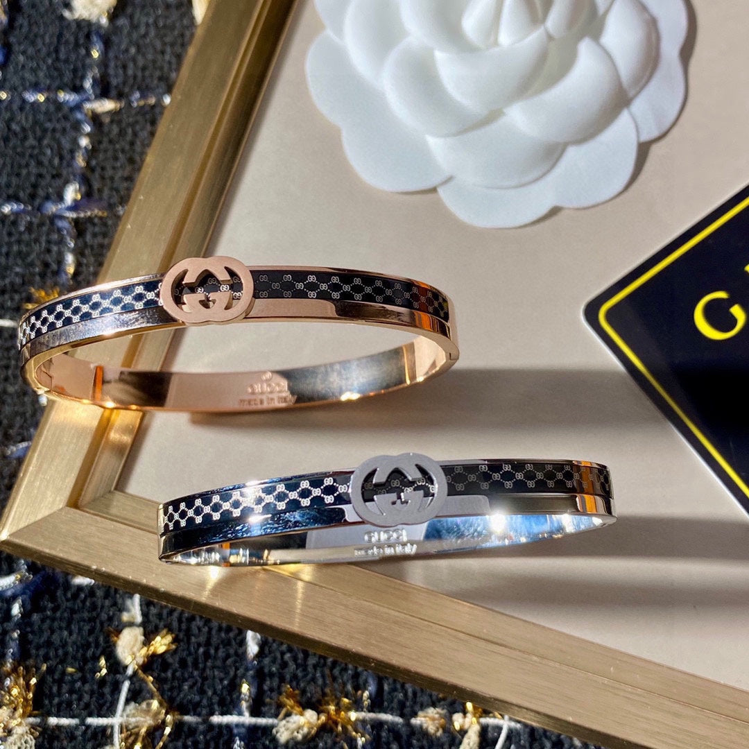 Gucci Double Vintage 18K Gold Bracelet