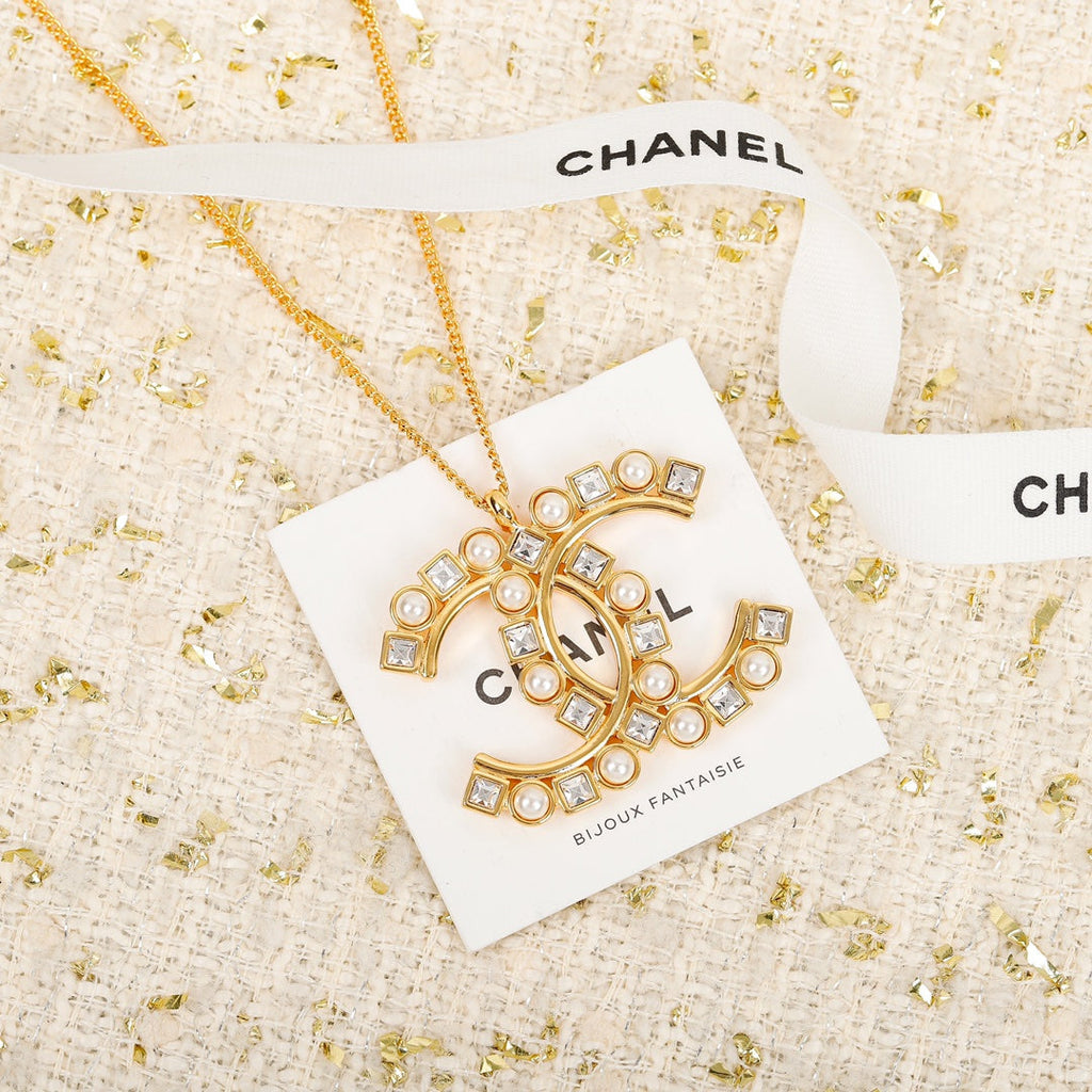Chanel Vintage 18K Gold Necklace