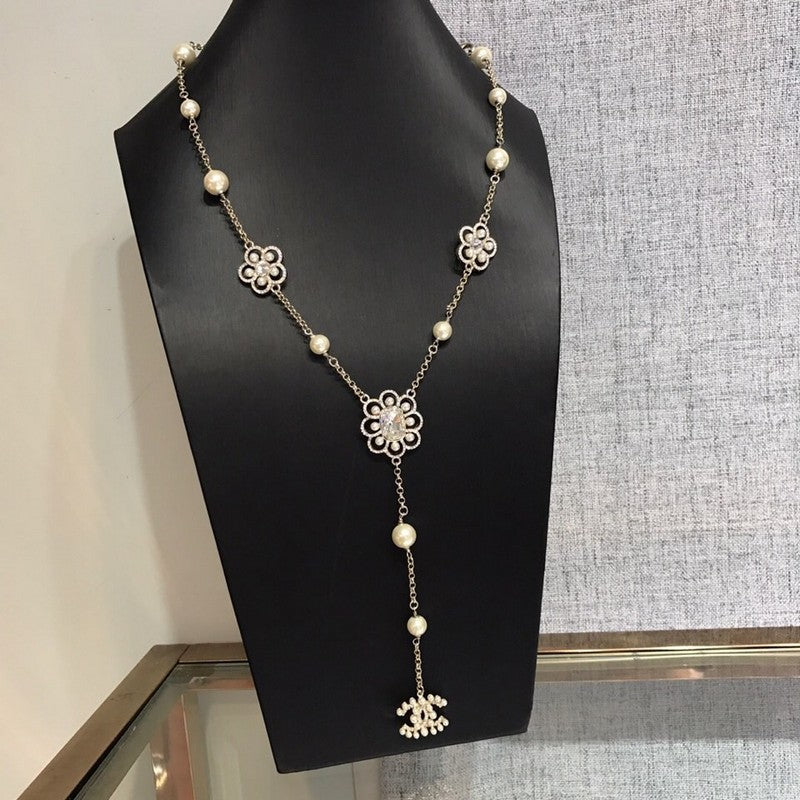 Chanel Flowers Pearl Long 18K Gold Necklace