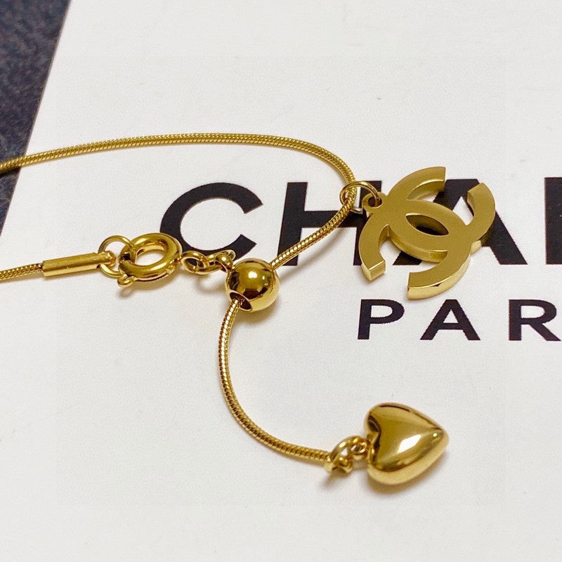 Chanel Heart Pendant Gold 18K Gold Necklace