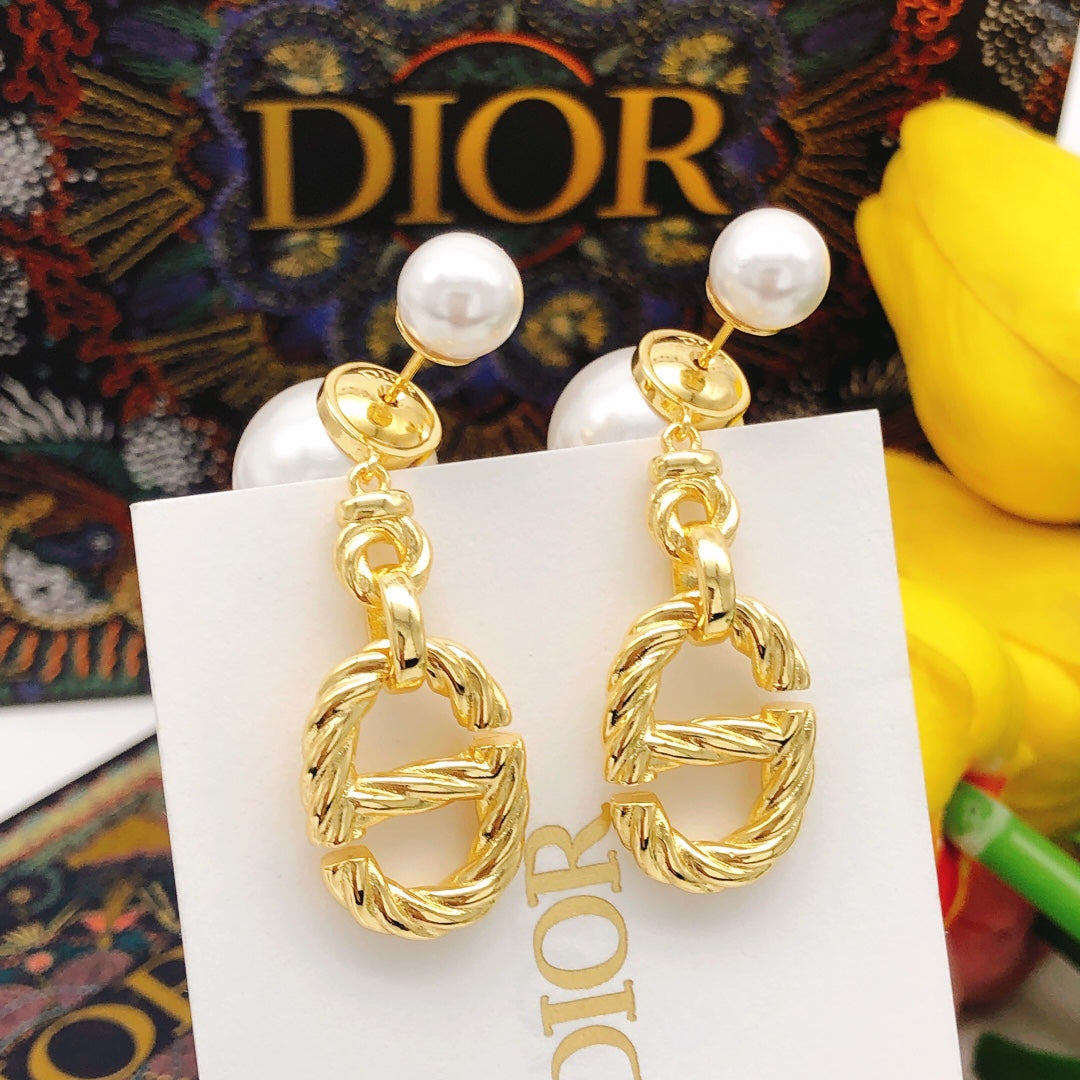 Dior 30 Montaigne Pearls 18K Gold Earrings