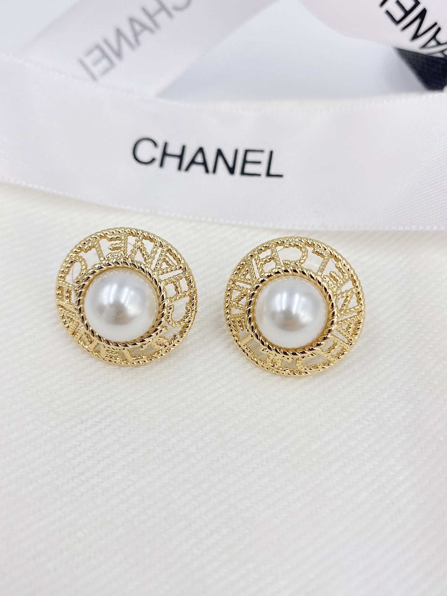 Chanel Pearl Round 18K Gold Earrings