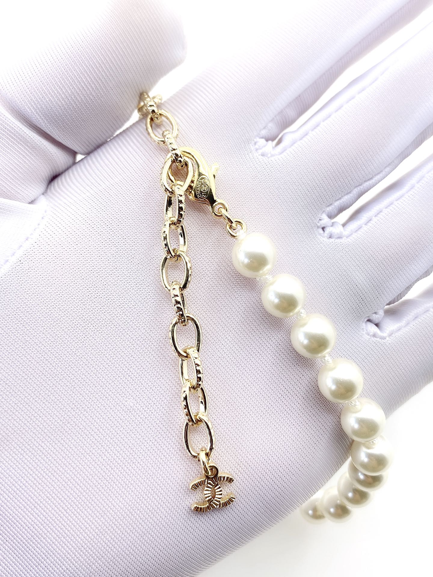 Chanel Pearls Choker 18K Gold Necklace