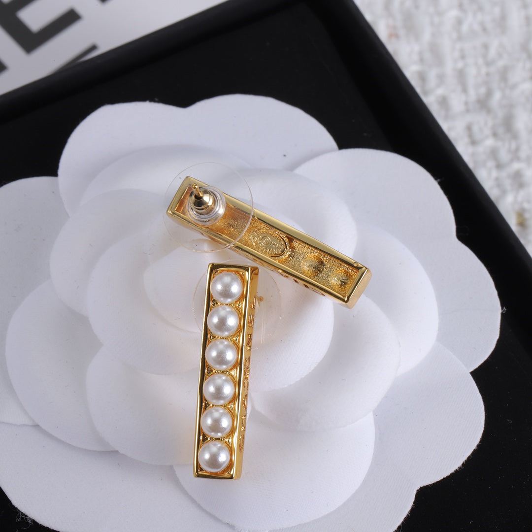 Chanel Pearls 18K Gold Earrings