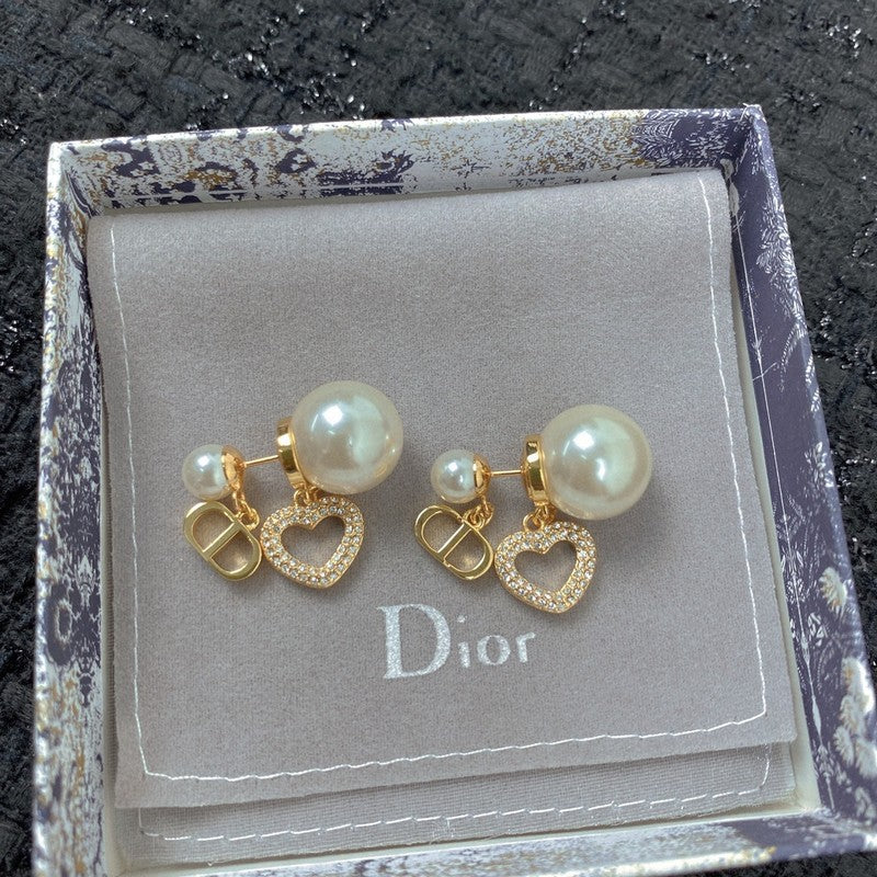 Dior 30 Montaigne Heart 18K Gold Earrings
