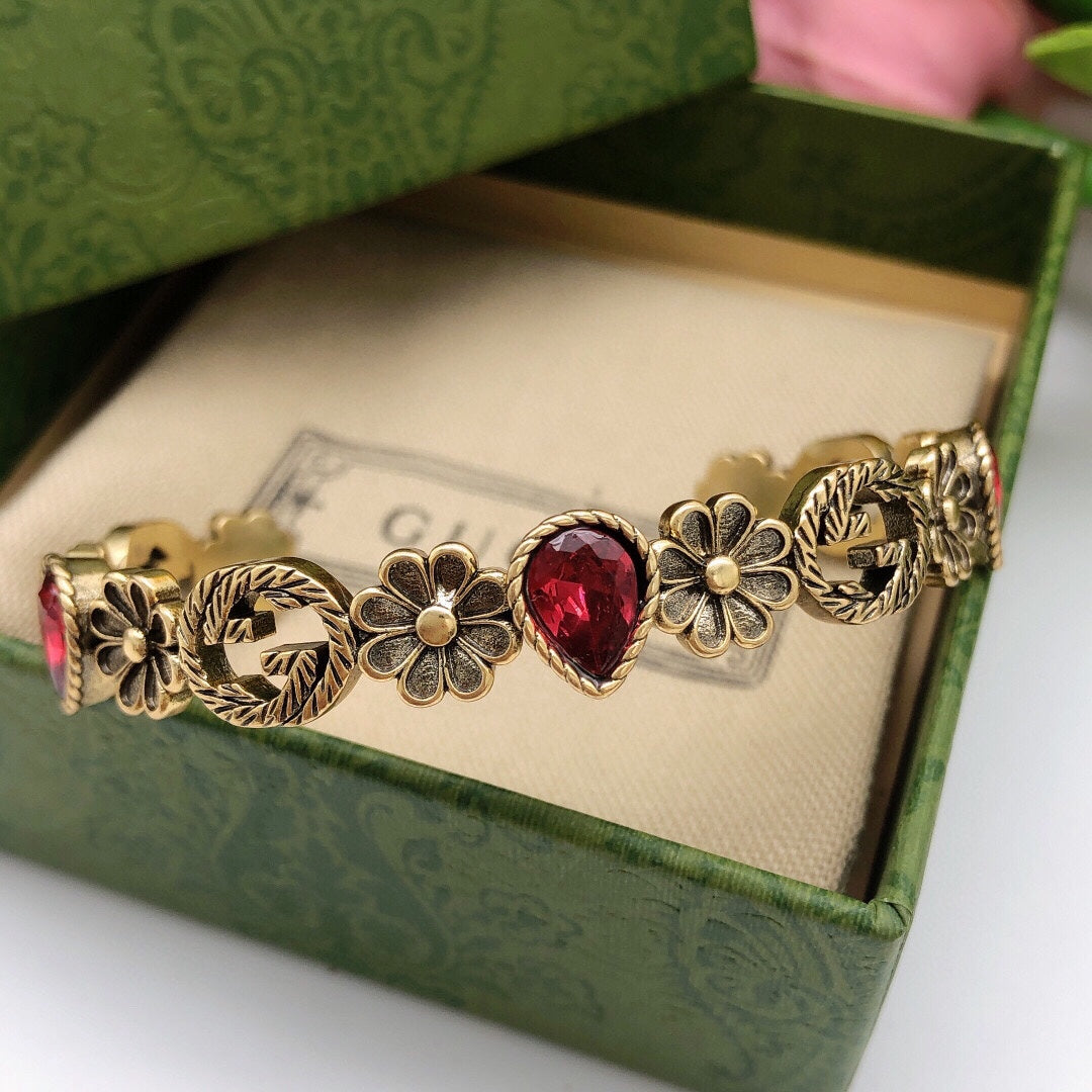 Gucci Double Flowers Red Crystals Open Cuff 18K Gold Bracelet
