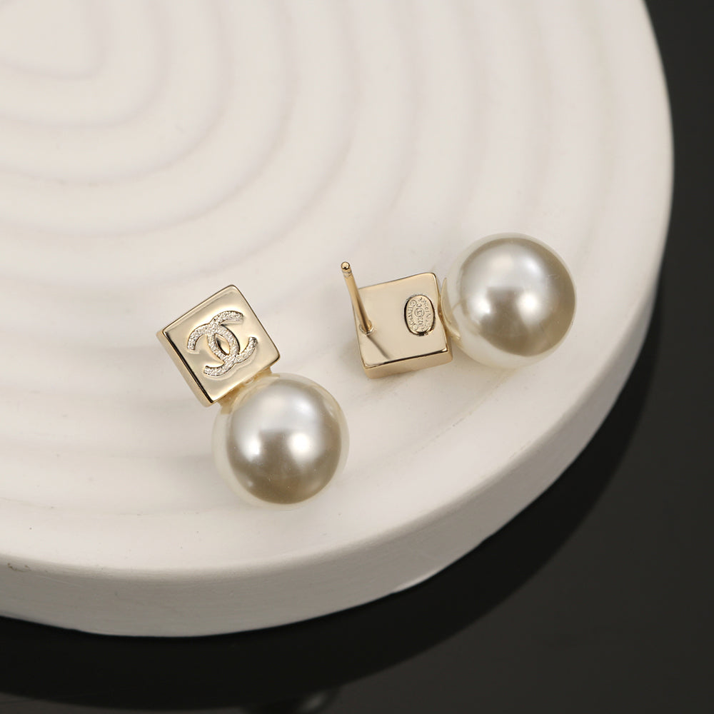 Chanel Pearls 18K Gold Earrings