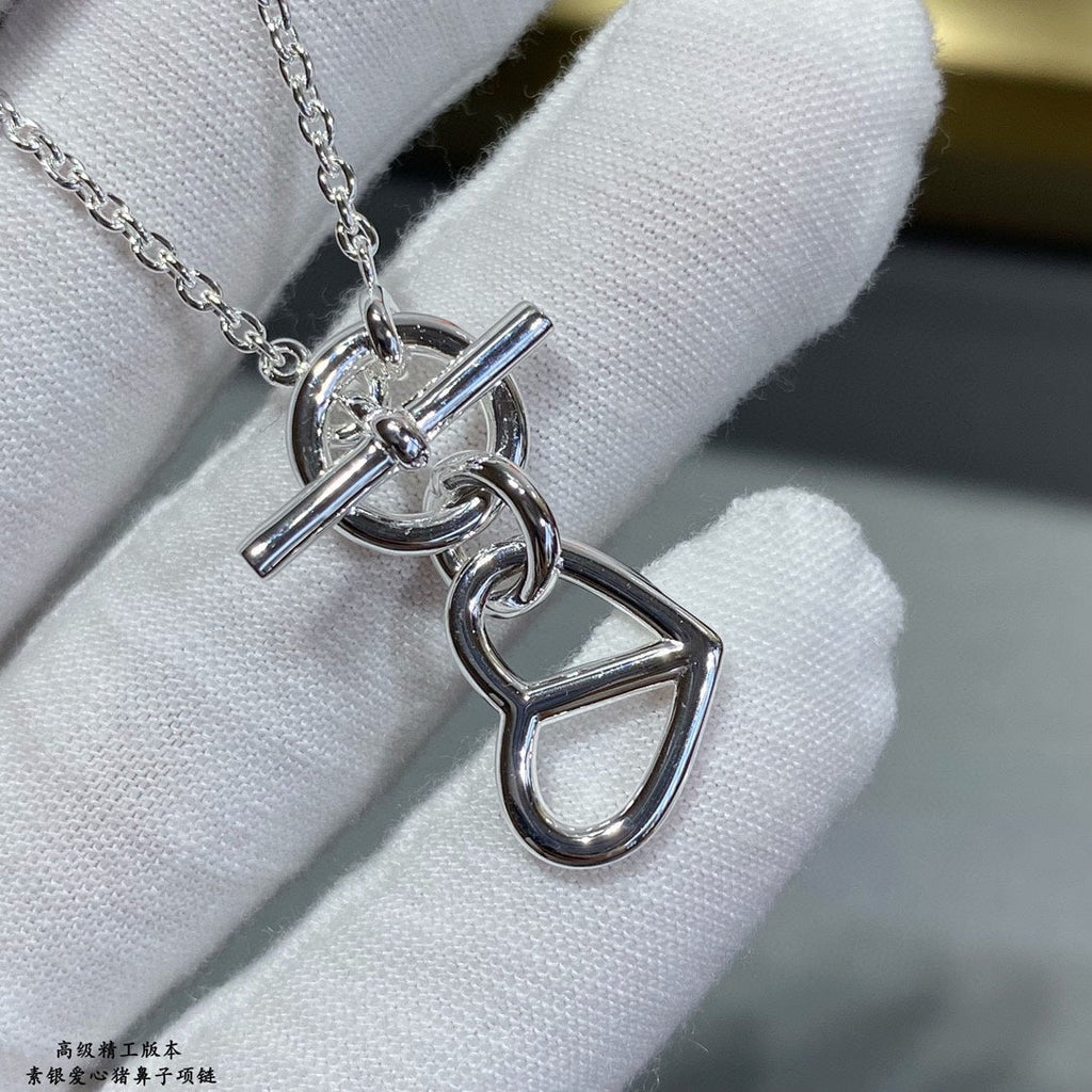 Hermes Cache-coeur Amulette Pendant 18K Gold Necklace
