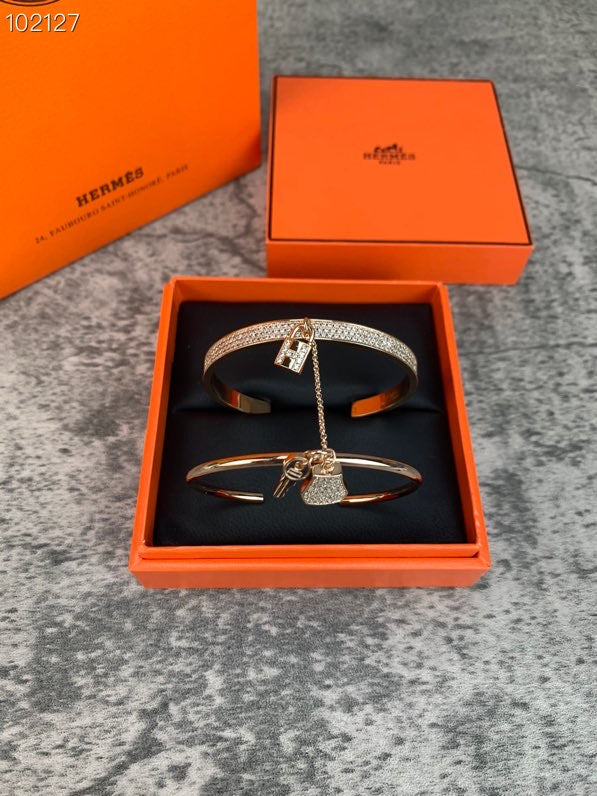 Hermes Kelly Cadenas 18K Gold Bracelet