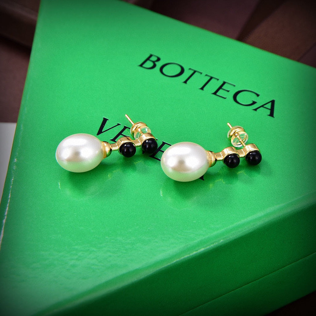 Bvlgari Pearl 18K Gold Earrings