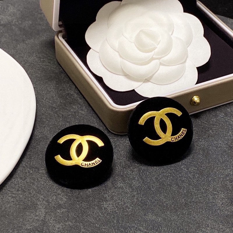 Chanel Black 18K Yellow Gold Earrings
