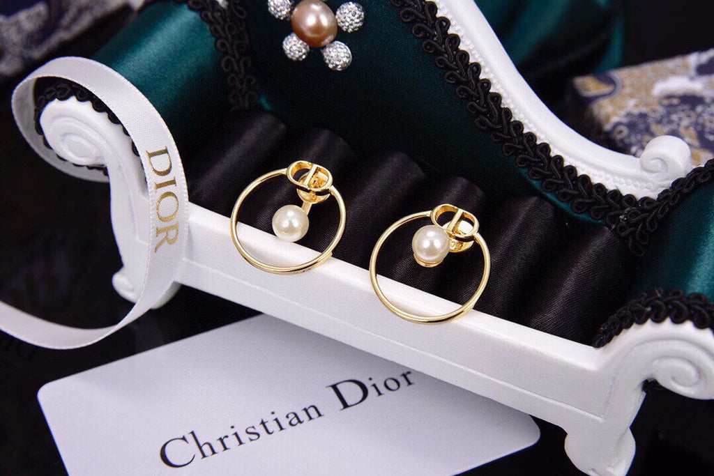Dior 30 Montaigne Pearls 18K Gold Earrings