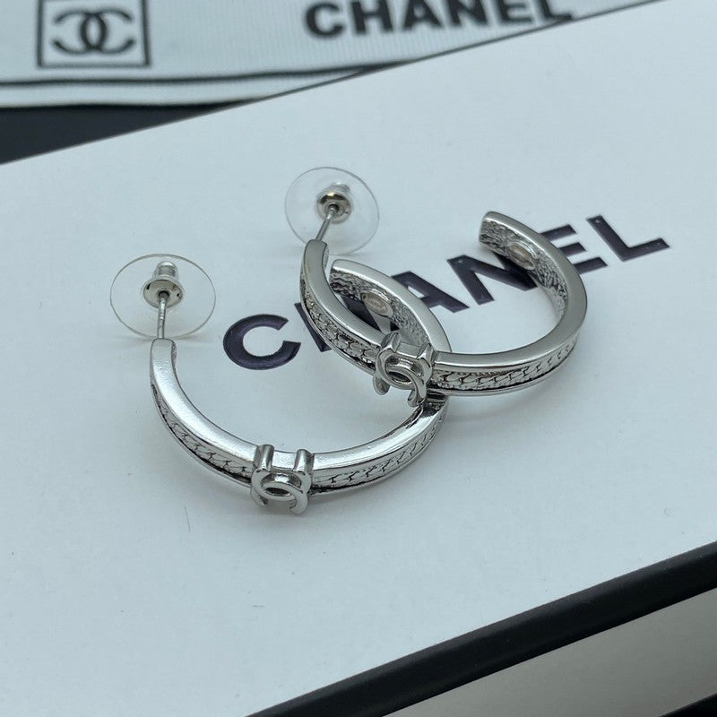 Chanel Circle Zircon 18K Gold Earrings