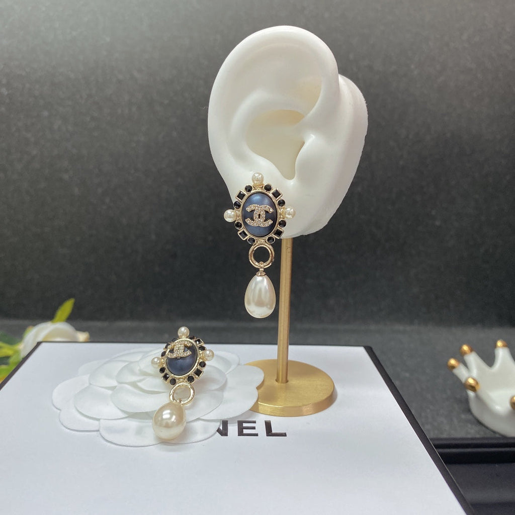 Chanel Pearl Pendant 18K Gold Earrings