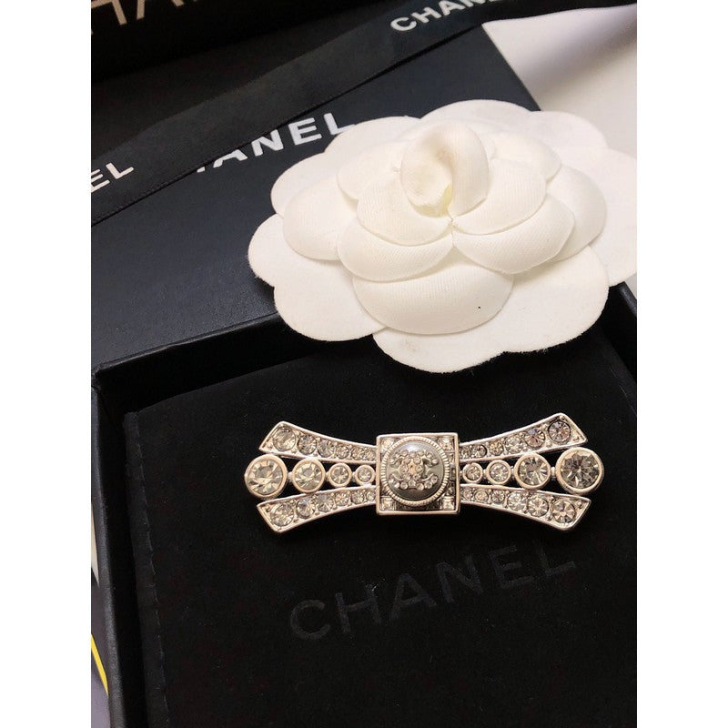 Chanel Bow Tie Diamond 18K Gold Brooch