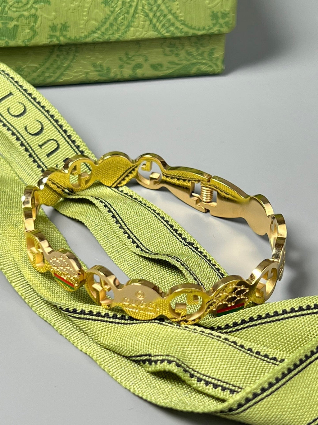 Gucci Double Vintage 18K Gold Bracelet