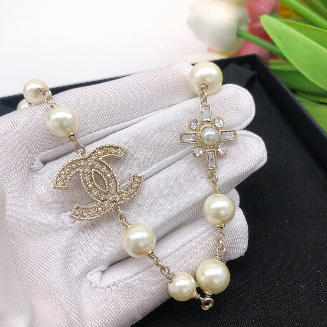 Chanel Flower Pearls Chain 18K Gold Necklace