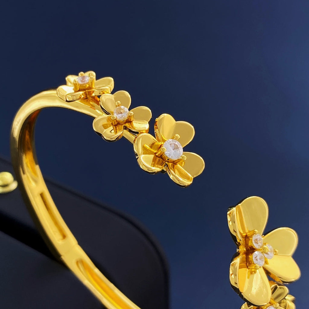 Frivole Seven Flowers 18K Gold Bracelet
