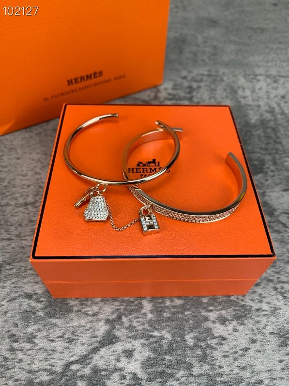 Hermes Kelly Cadenas 18K Gold Bracelet