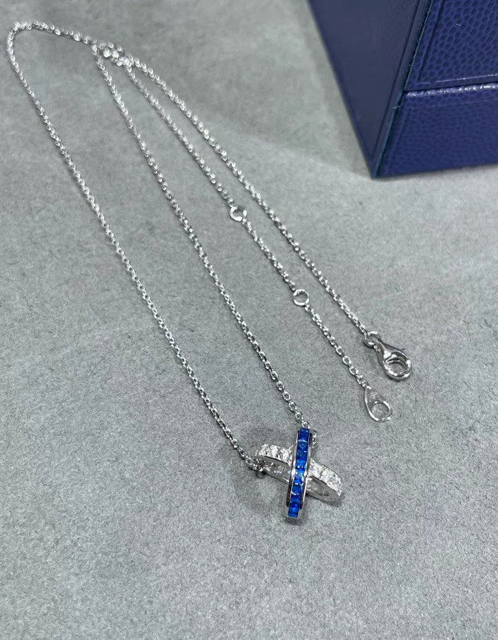 Jeux De Liens Pendant 18K Gold Necklace