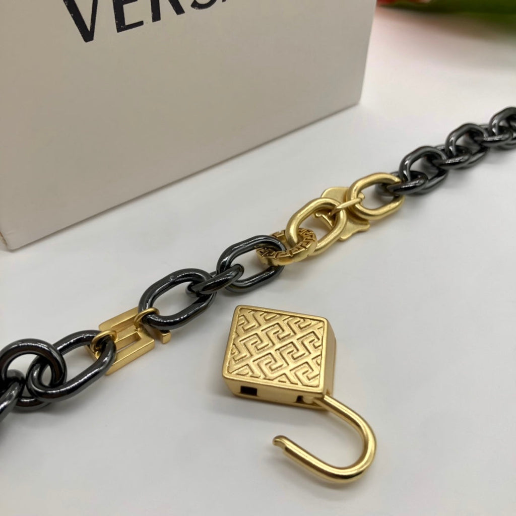 Celine Ver Chain 18K Gold Bracelet