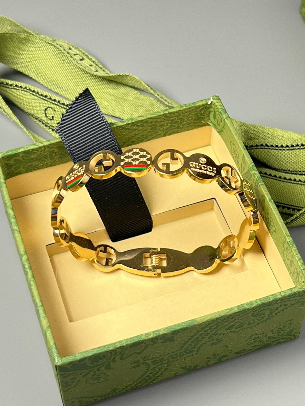 Gucci Double Vintage 18K Gold Bracelet